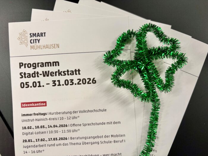 Programmheft für die Stadt-Werkstatt Mühlhausen mit grüner Dekoration.